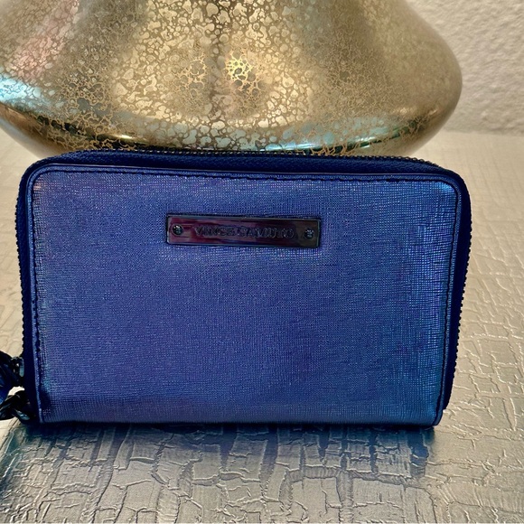 NWT Vince Camuto iridescent metallic wallet - Picture 3 of 6